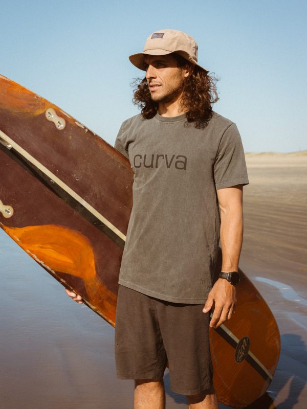 Camiseta Tradicional Curva Cinza Chumbo